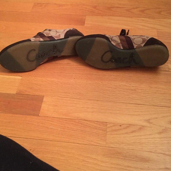 NWOB classic vintage Coach Joss sneakers size 8. Worn around the store only. - Picture 5 of 5